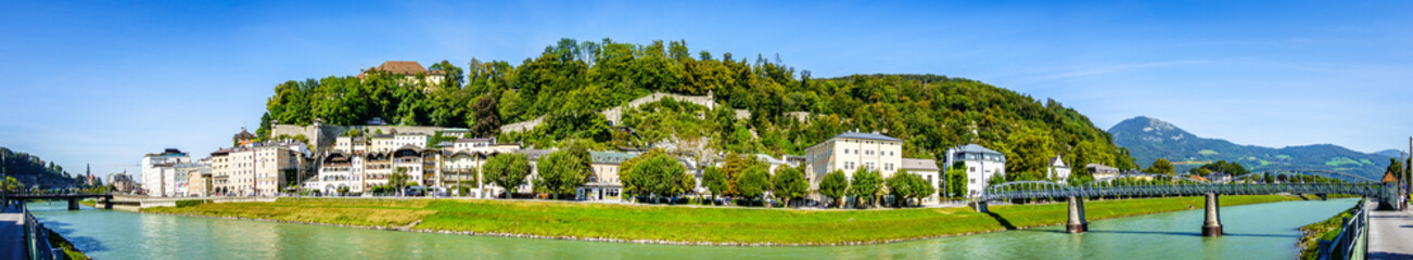 Fototapeta na wymiar famous old town of Salzburg in Austria