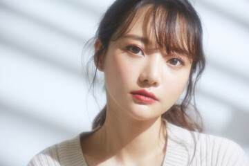 Fototapeta premium 若い女性のソフトフォーカスのビューティーポートレート