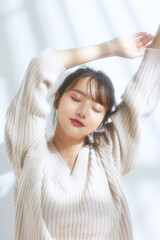 Naklejka premium 若い女性のソフトフォーカスのビューティーポートレート