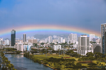 Fototapeta na wymiar Rainbow in Honolulu, Oahu, Hawaii