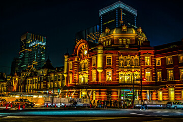 ライトアップされた東京駅の夜景