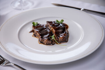 Beefsteak specialty prepared in olive oil with mashed potatoes