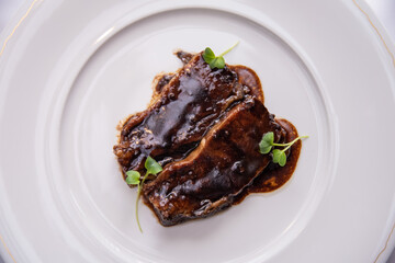 Beefsteak specialty prepared in olive oil with mashed potatoes