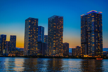 Fototapeta na wymiar 東京都中央区の高層マンション群と夕景
