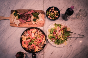 テーブルに並べられたスペイン料理