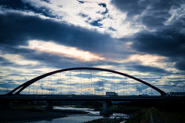 Fototapeta na wymiar 多摩大橋と夕暮れの空