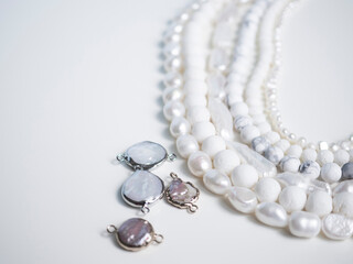 Pearl thread, mother of pearl pendants, white coral beads