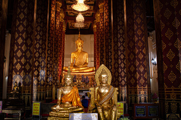 Obraz premium golden buddha statue