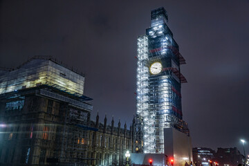 Fototapeta premium 改修中のビッグベンの夜景（イギリス・ロンドン）