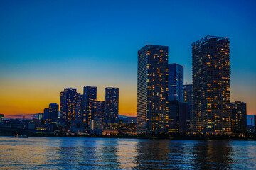 Fototapeta na wymiar 東京都中央区の高層マンション群と夕景