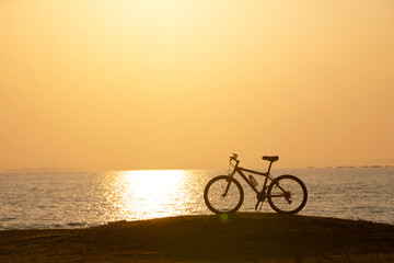 Fototapeta na wymiar silhouette of bicycle at the sunset in countryside