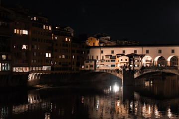 Fototapeta na wymiar Ponte Vecchio in Florence at night