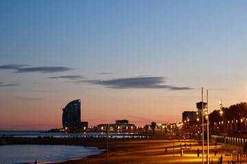 El atardecer de la playa del Somorrostro en Barcelona