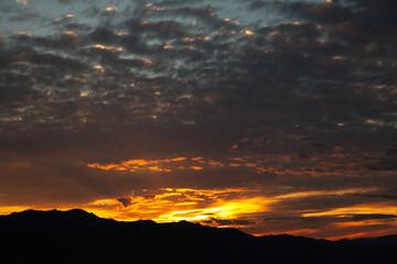 山形県上山市を照らす美しい夕日
