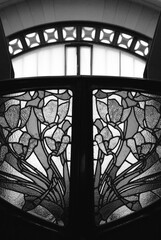 パリの古い建物内のステンドグラス