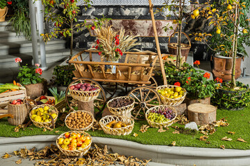 Früchte als Dekoration beim Erntedankgottesdienst, Buochs, Kanton Nidwalden, Schweiz