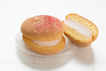 いちごクリームサンド