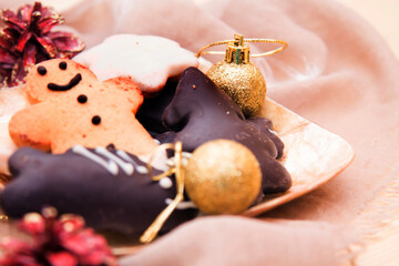 Gingerbread man and gingerbread cookie on bokeh background. Christmas banner.