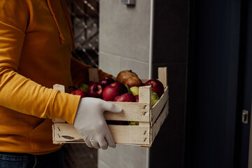 Food delivery by coronavirus volonterr.