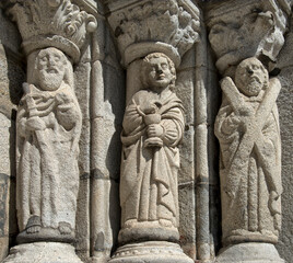 Statues romanes à l'entrée de la cathédrale de Viana do Castelo, Portugal