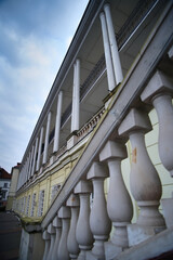 Ciąg kolumn w Warszawie. © Rafal