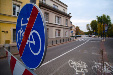 Znak zakazu dla rowerów. - obrazy, fototapety, plakaty