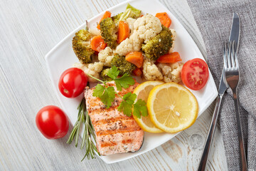 Grilled salmon with vegetables