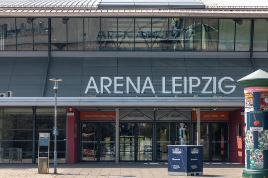 Ansicht des Eingangs der Sport ,Music und Veranstaltungs halle Arena Leipzig