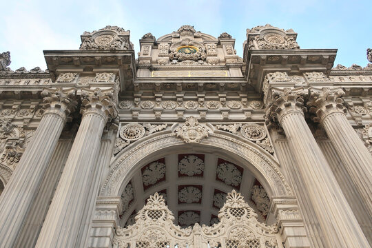 The view of Gate of the Sultan (Saltanat Kaps) of Dolmabahce Palace. Istanbul, Turkey.