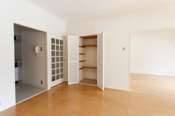 リビングルームの収納スペース