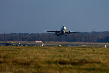 Fototapeta premium flugzeug start abheben