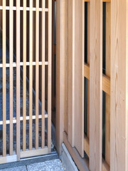木造建築物の格子戸
