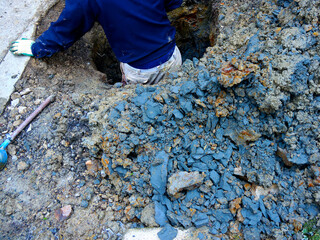 道路の穴掘り工事