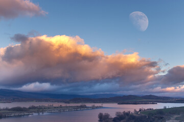 Luna en el lago