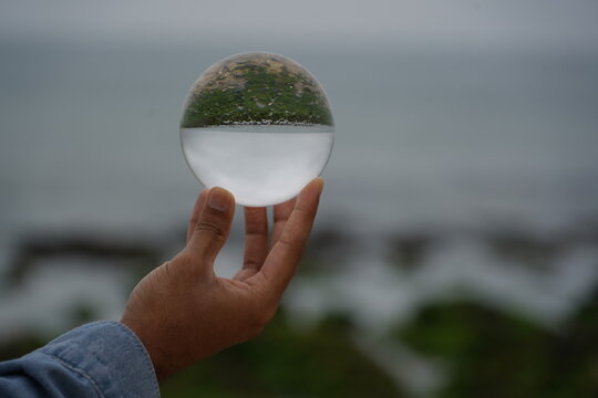 Hand Globe