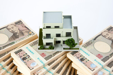 住宅と札束