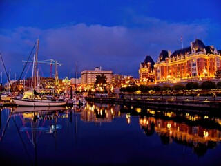 Fototapeta premium Inner Harbor in Victoria BC, Vancouver Island, Canada,decorated with festive lights during Christmas time
