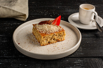 Pastel de elote con fresa