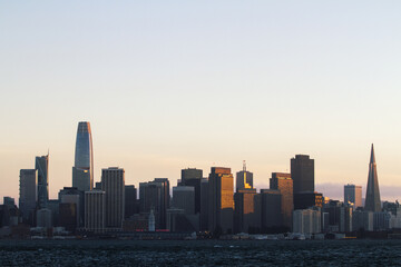 Obraz premium Beautiful San Francisco skyline at sunset