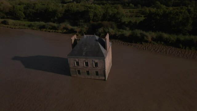 House in river orbit