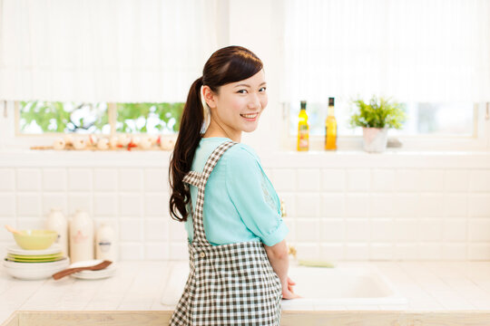 23 777 件の最適な エプロン姿 画像 ストック写真 ベクター Adobe Stock