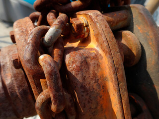 錆びたチェーンブロック