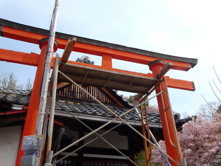 神社の木製鳥居の交換工事