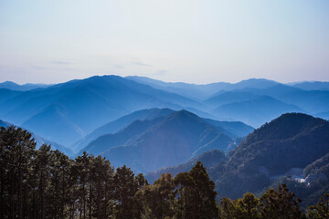 玉置神社から見た山々の風景 © Paylessimages