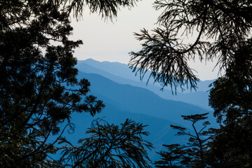 玉置神社から見た山々の風景 © Paylessimages
