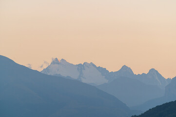 Fototapeta na wymiar landscape sunrise in the mountains