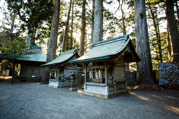 （前）若宮（奥）神武社