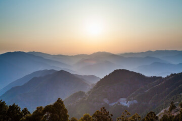 玉置神社から見た山々の夕景 © Paylessimages