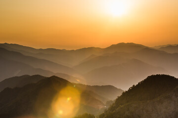 玉置神社から見た山々の夕景 © Paylessimages