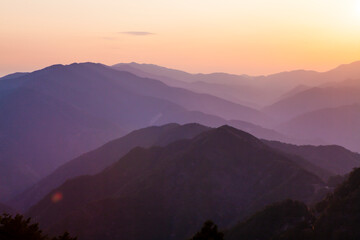 玉置神社から見た山々の夕景 © Paylessimages
